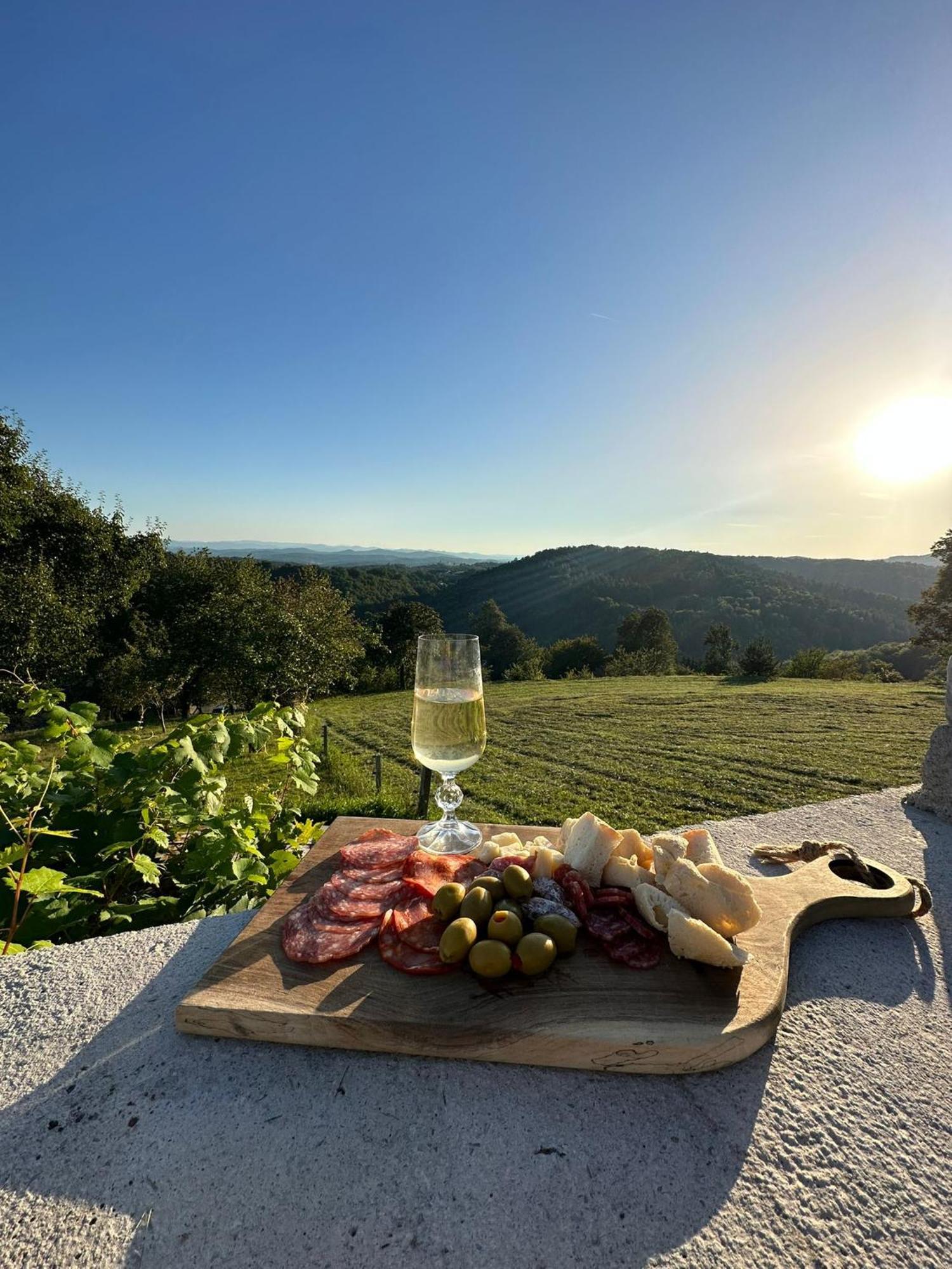Zerko Holiday Home - Vineyard Chalet With Sauna And Jacuzzi Free Mirna Luaran gambar